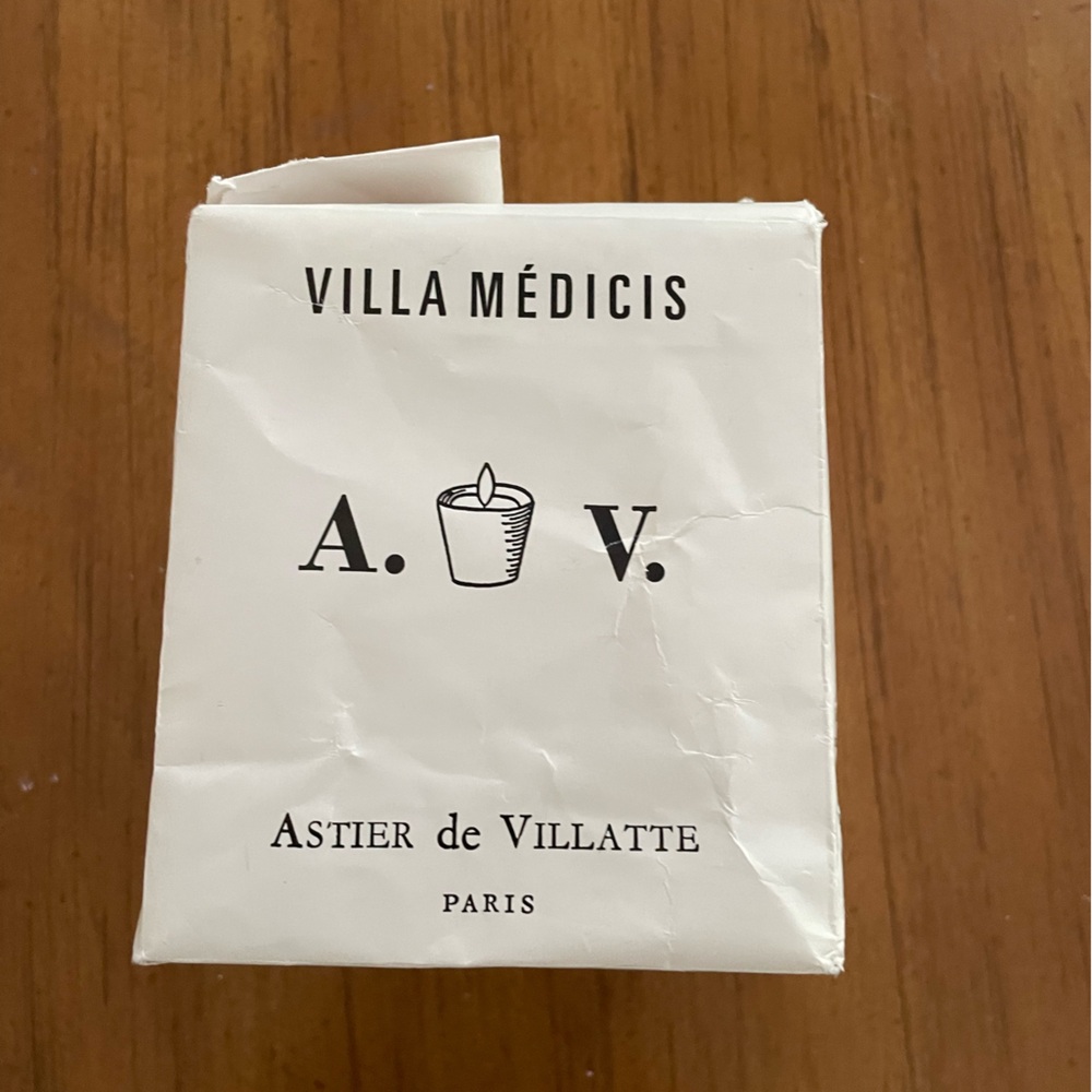 NIB Villa Medicis Luxury Candle - Picture 4 of 9